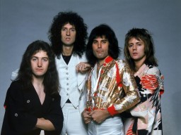 Почему Джон Дикон ушел из группы Queen и когда это случилось